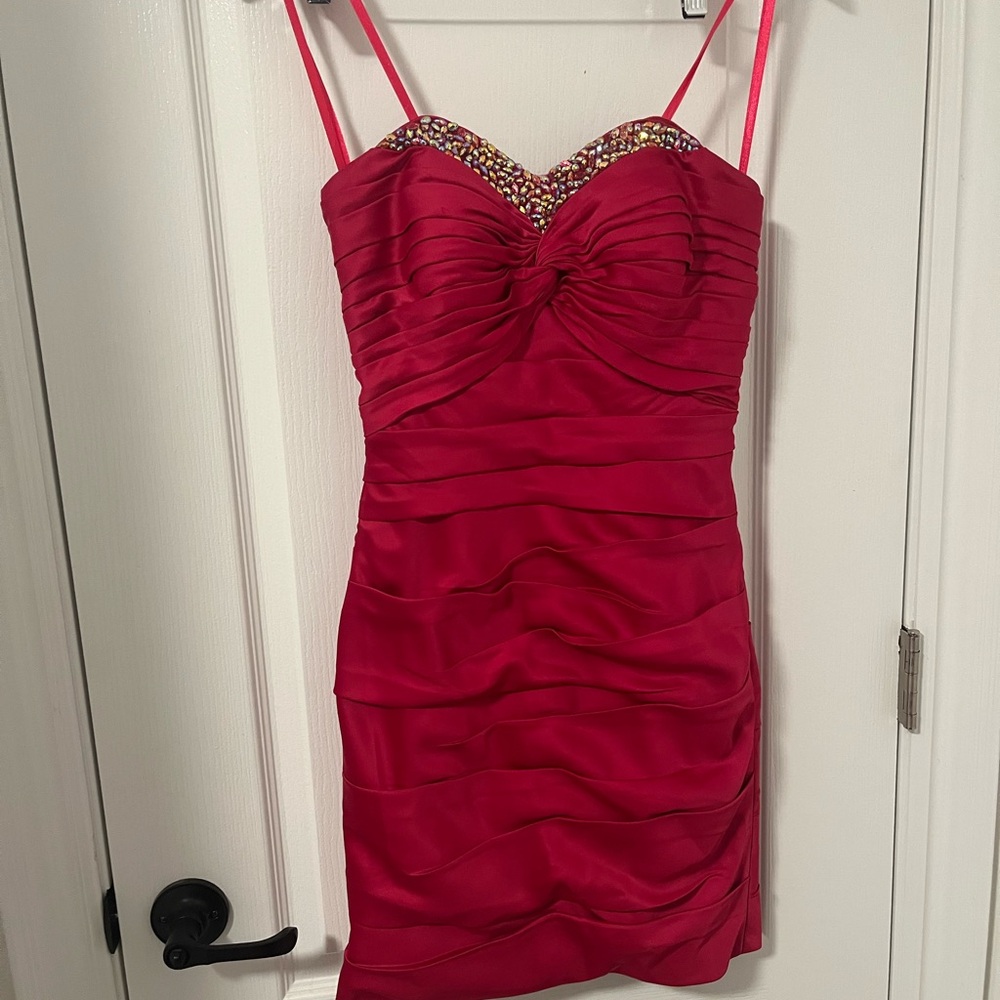 Elegant Red/Magenta Sleeveless Dress